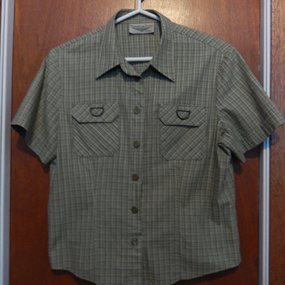 Blouse and shorts - Picture 3 of 5